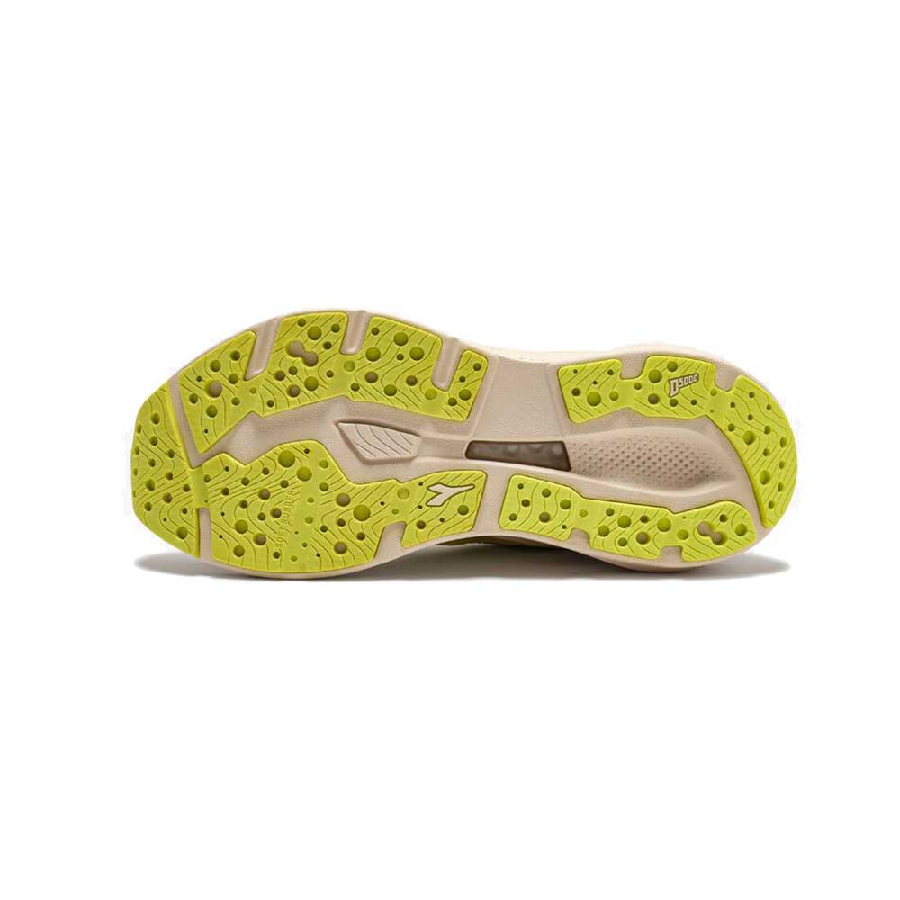 Women's Mythos Blushield Vigore 4 Running Shoe - Buttercream/Minced Quince - Regular (B)