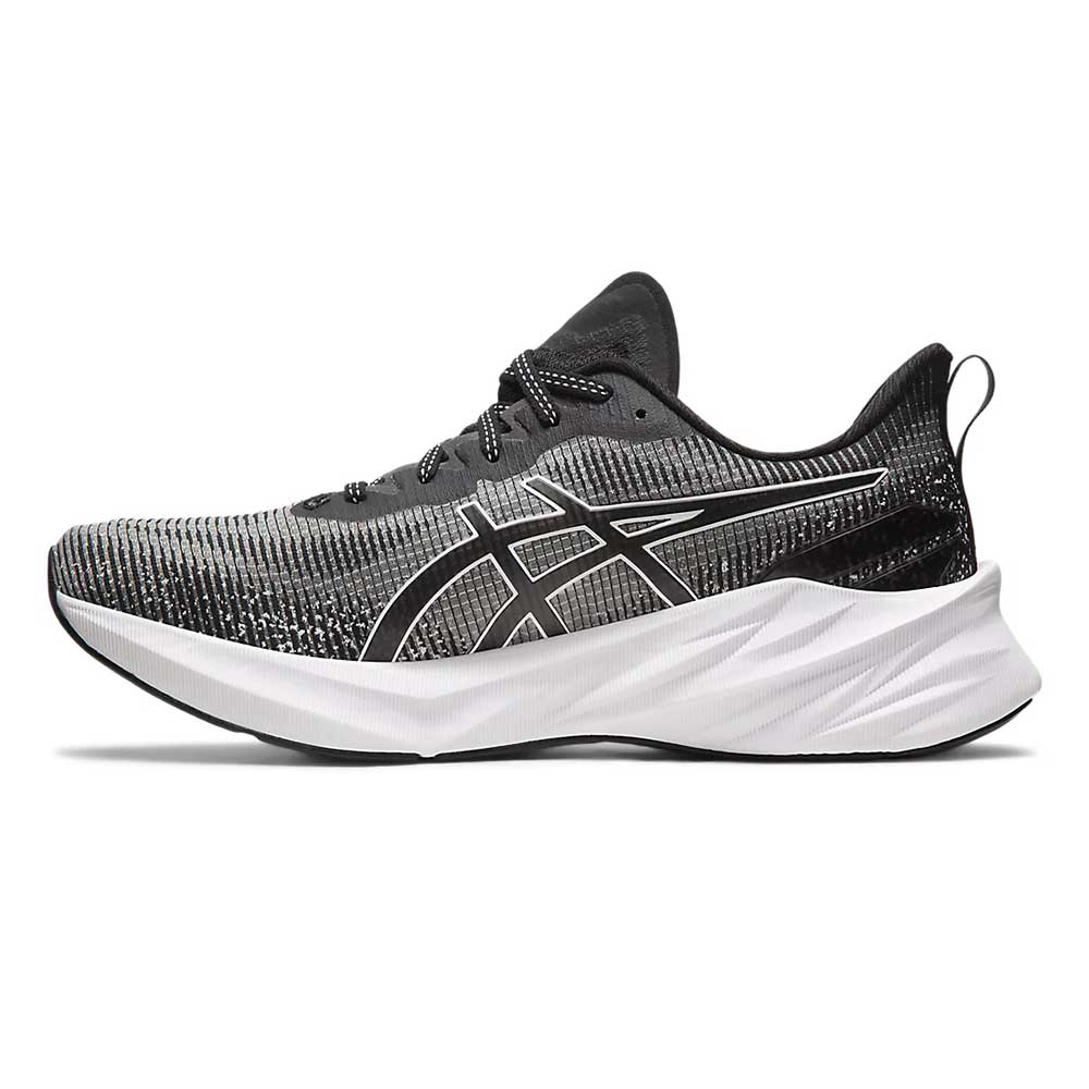 Men's Novablast 3 LE Running Shoe - Black/White - Regular (D)