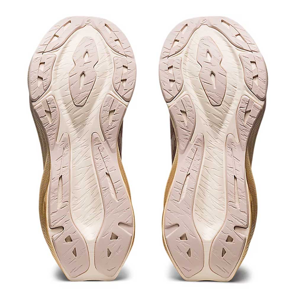 Women's Novablast 3 Running Shoe - Fawn/Mineral Beige - Regular (B)