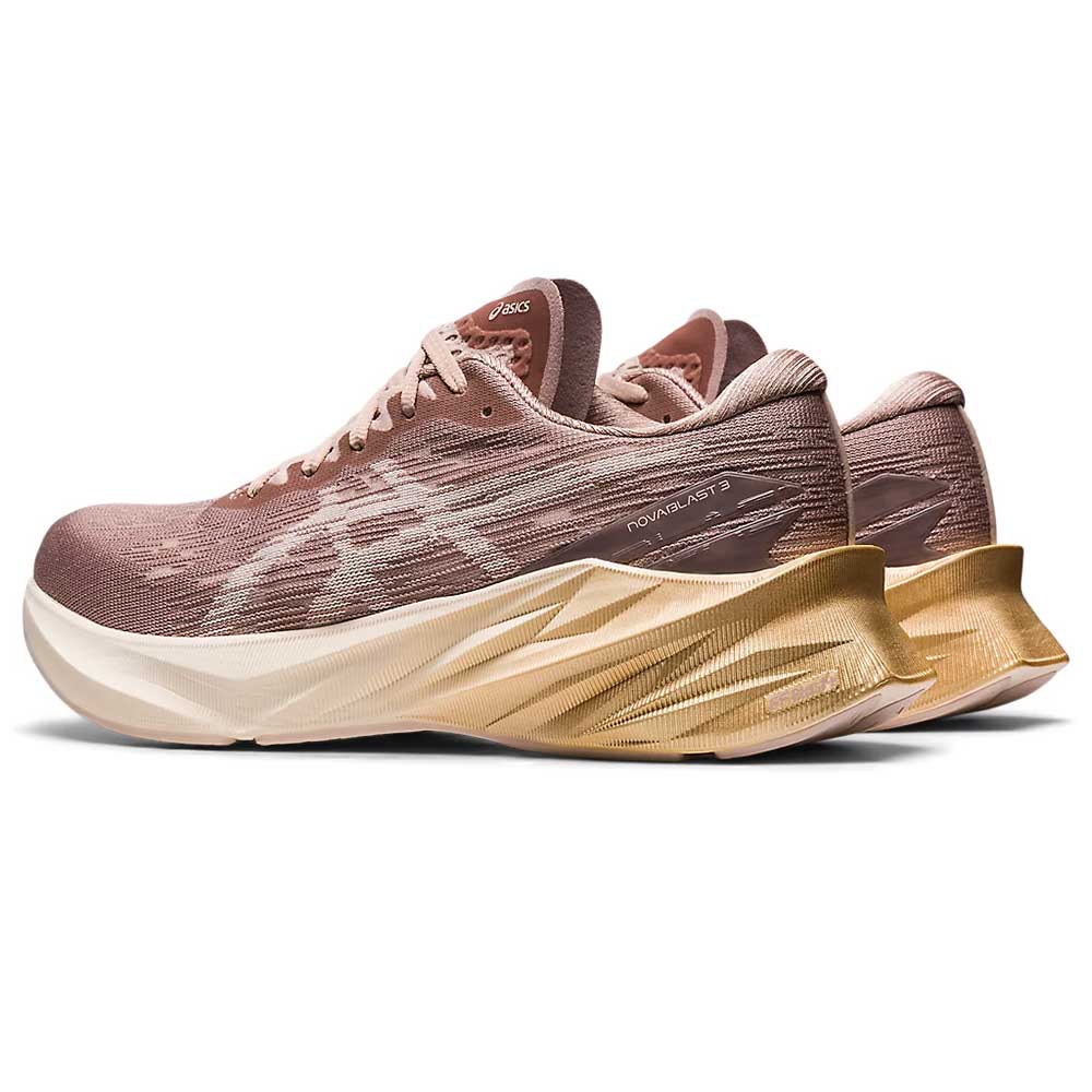 Women's Novablast 3 Running Shoe - Fawn/Mineral Beige - Regular (B)