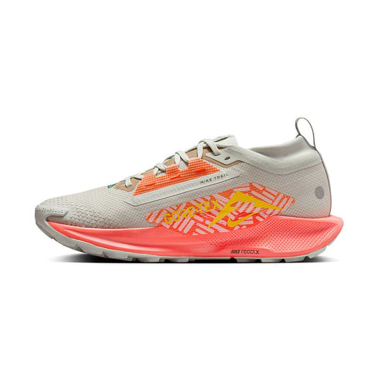 Women's Nike Pegasus Trail 5 GORE-TEX Waterproof Trail Running Shoe - Light Silver/Hyper Crimson/Wild Mango - Regular B)