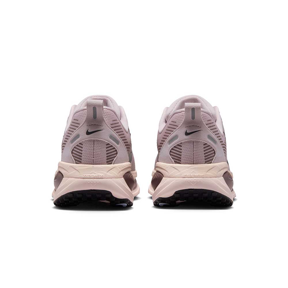 Women's Nike Vomero 18 - Particle Rose/Off Noir/Silt Red/Tattoo - Regular (B)