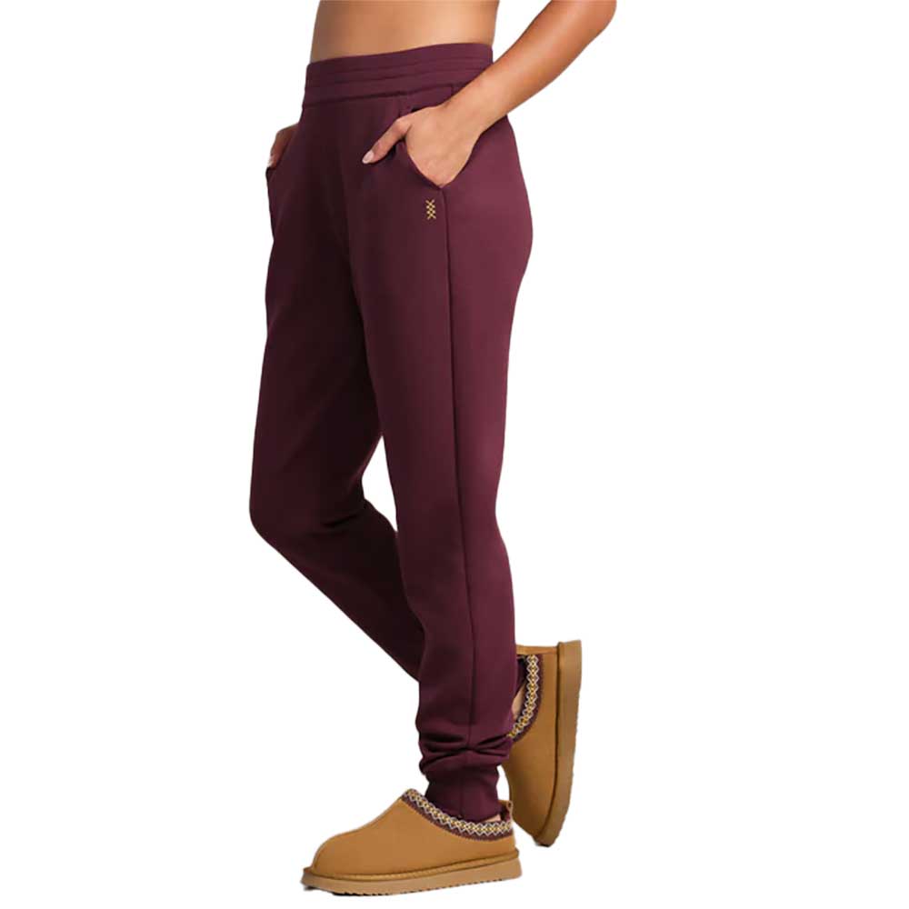 Women's DreamGlow Taper Leg Pant - Bordeaux Red