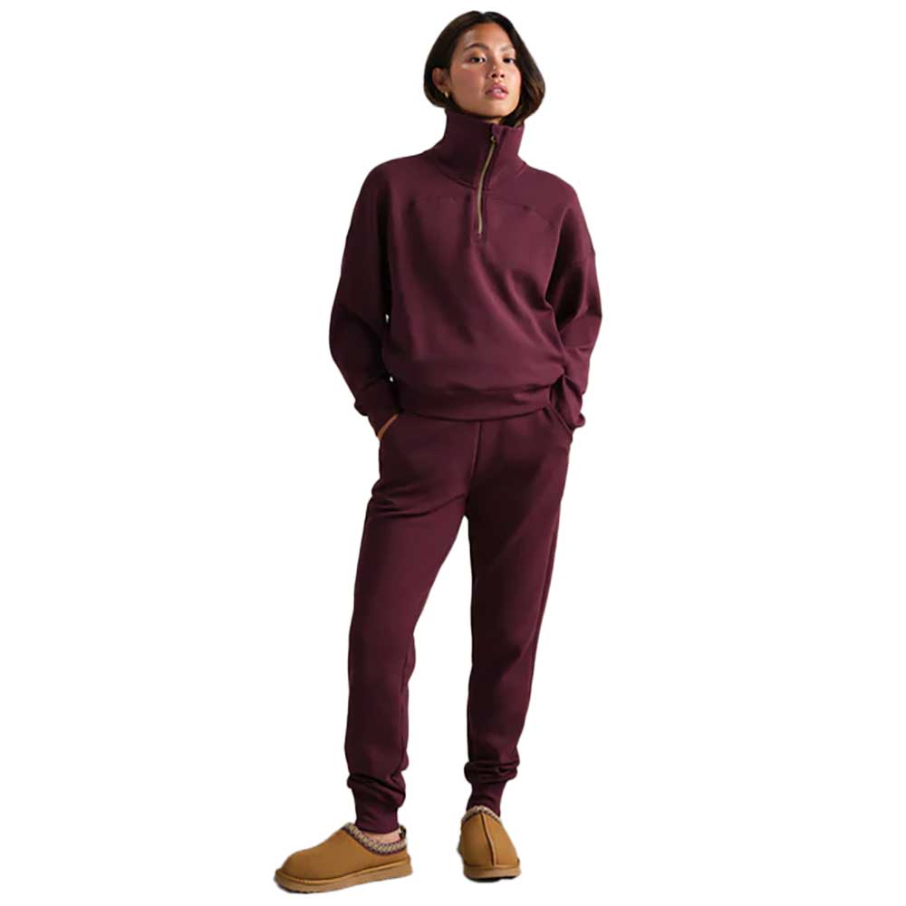 Women's DreamGlow Taper Leg Pant - Bordeaux Red