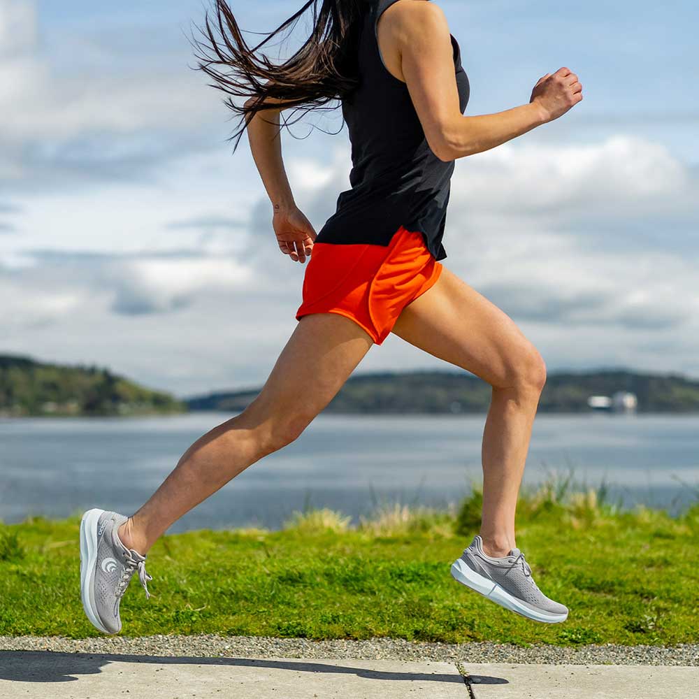 Women's Phantom 3 Running Shoe - Grey/Stone- Wide (D)
