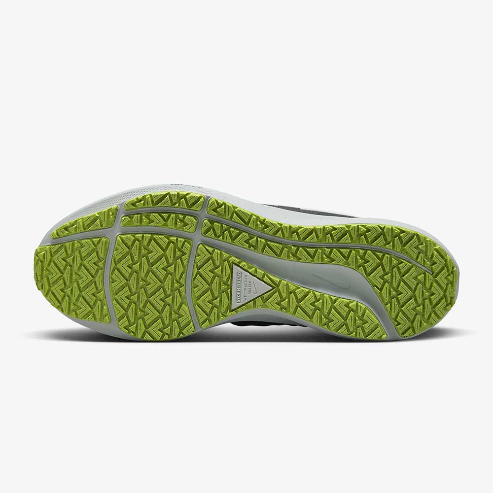 Women's Air Zoom Pegasus 39 Shield Running Shoe - Black/White/Dk Smoke - Regular (B)