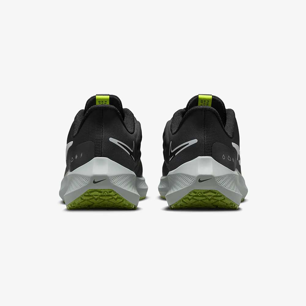 Women's Air Zoom Pegasus 39 Shield Running Shoe - Black/White/Dk Smoke - Regular (B)