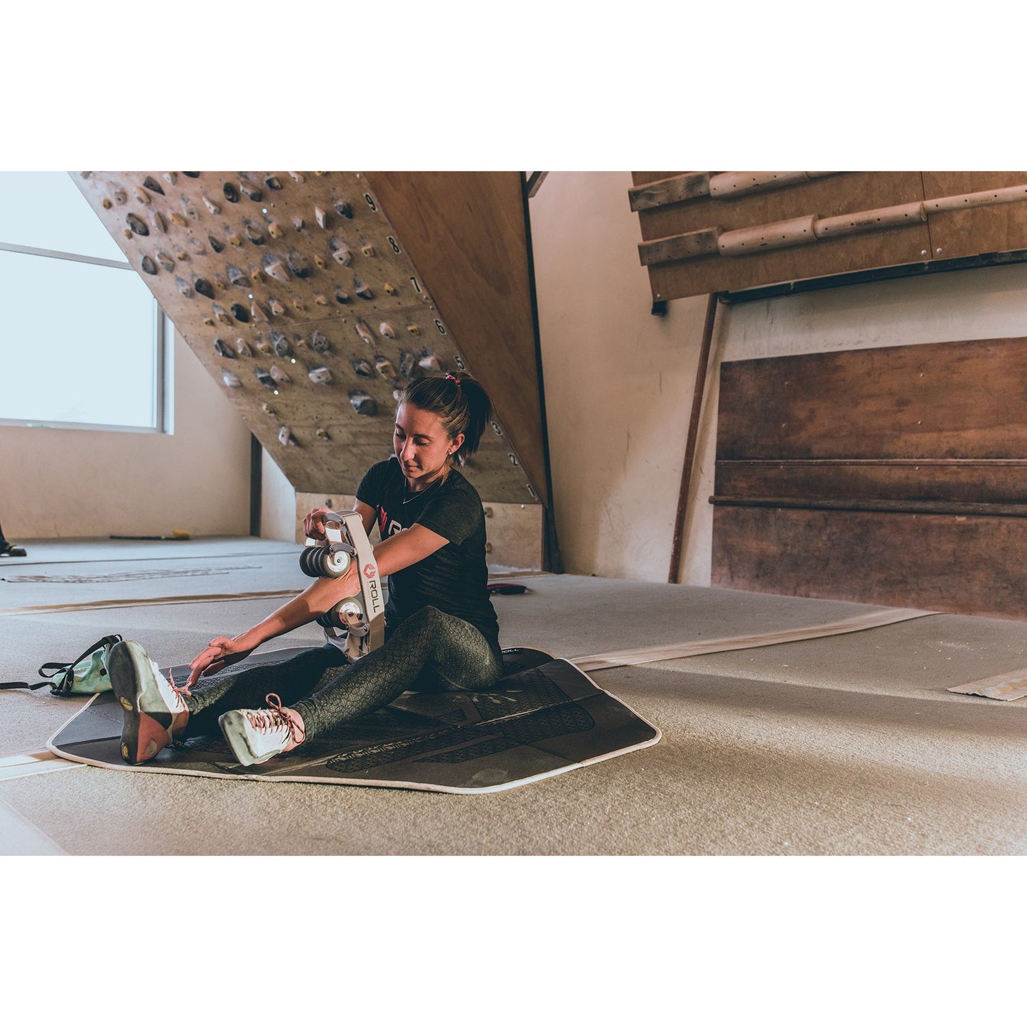 R8 Deep Tissue Massage Roller - Carbon Black