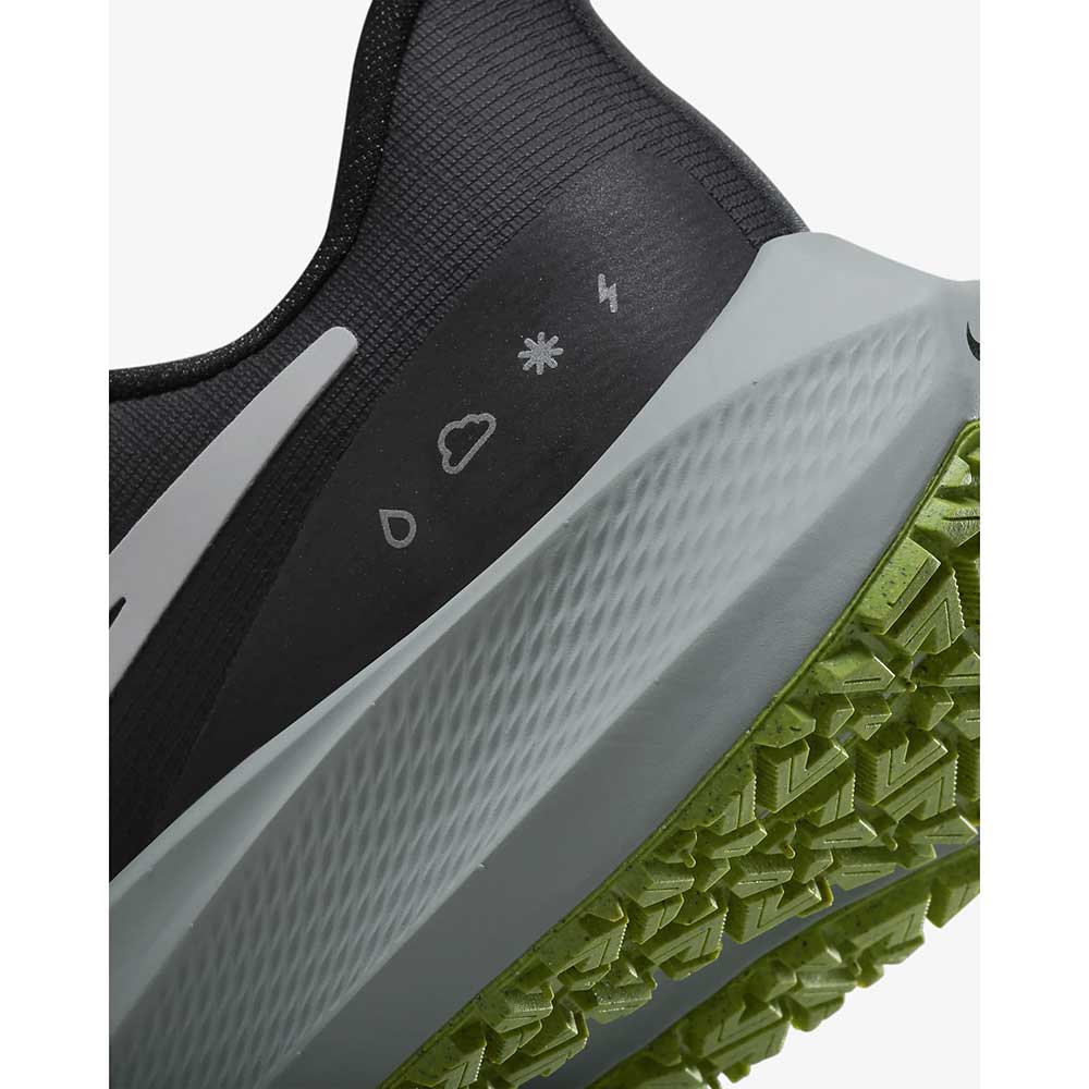 Women's Air Zoom Pegasus 39 Shield Running Shoe - Black/White/Dk Smoke - Regular (B)