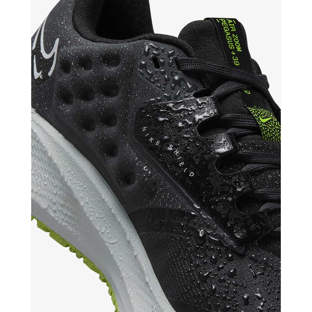 Women's Air Zoom Pegasus 39 Shield Running Shoe - Black/White/Dk Smoke - Regular (B)