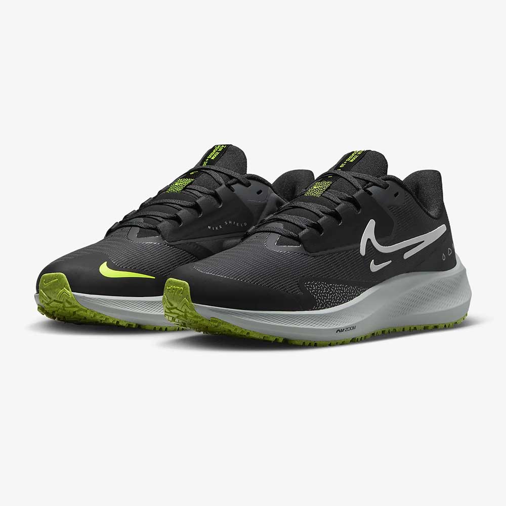 Women's Air Zoom Pegasus 39 Shield Running Shoe - Black/White/Dk Smoke - Regular (B)