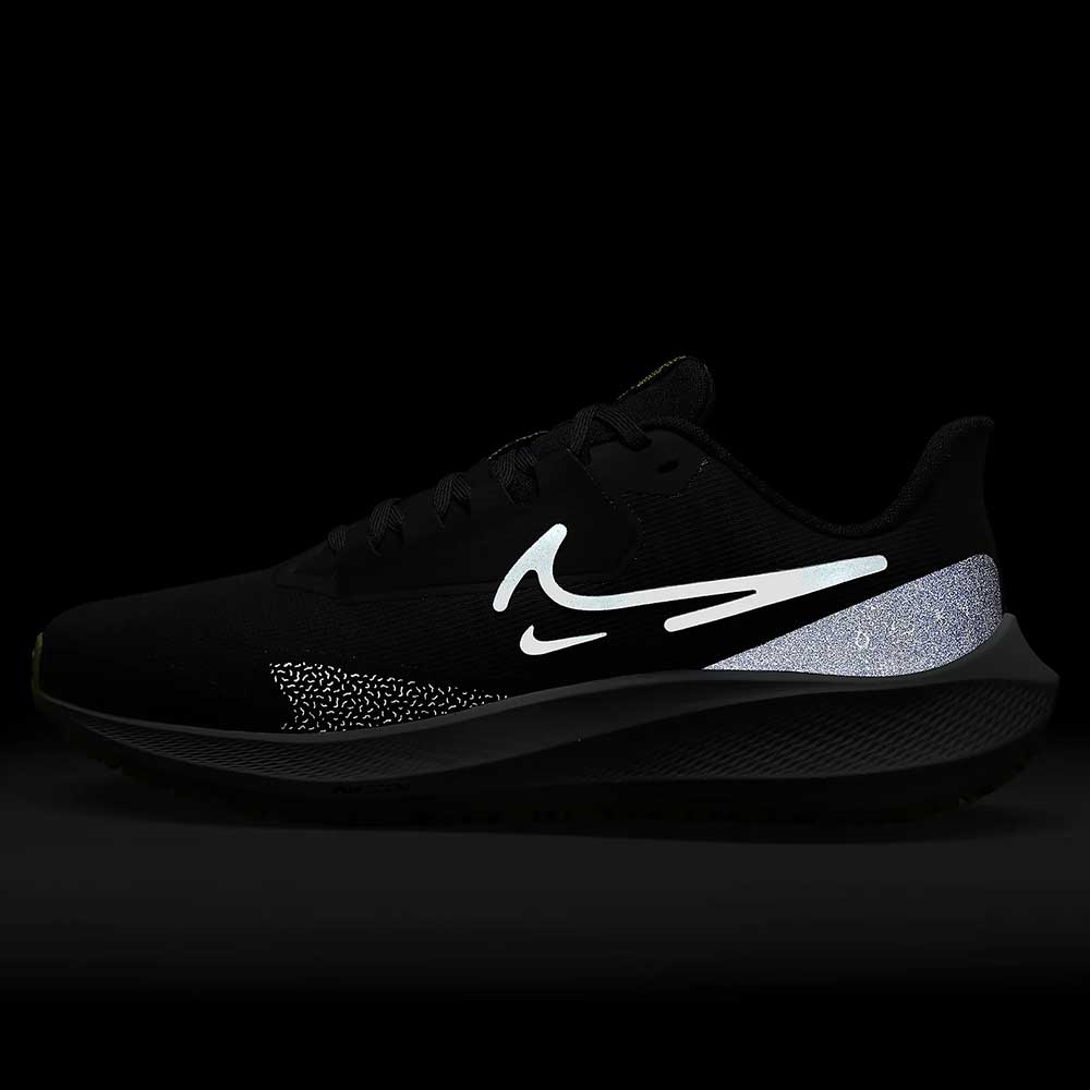 Women's Air Zoom Pegasus 39 Shield Running Shoe - Black/White/Dk Smoke - Regular (B)