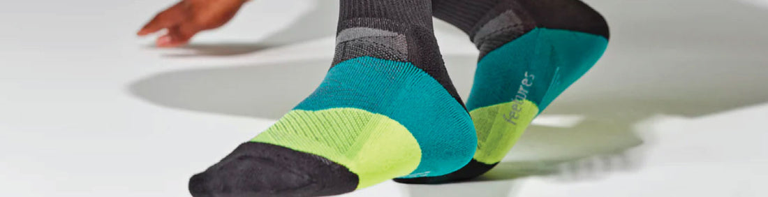 Men's The Run Compression Mid Cut Socks 4.0 - White – Gazelle Sports
