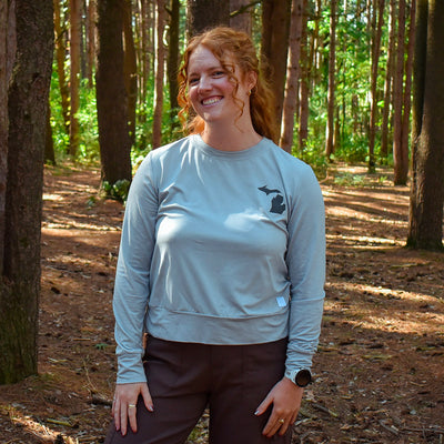 Women's RUN MICH Stacked Performance Tech Crewneck Sweatshirt 2.0 - Silver Cloud/White Woven Square Patch w/ Light Gray Gazelle