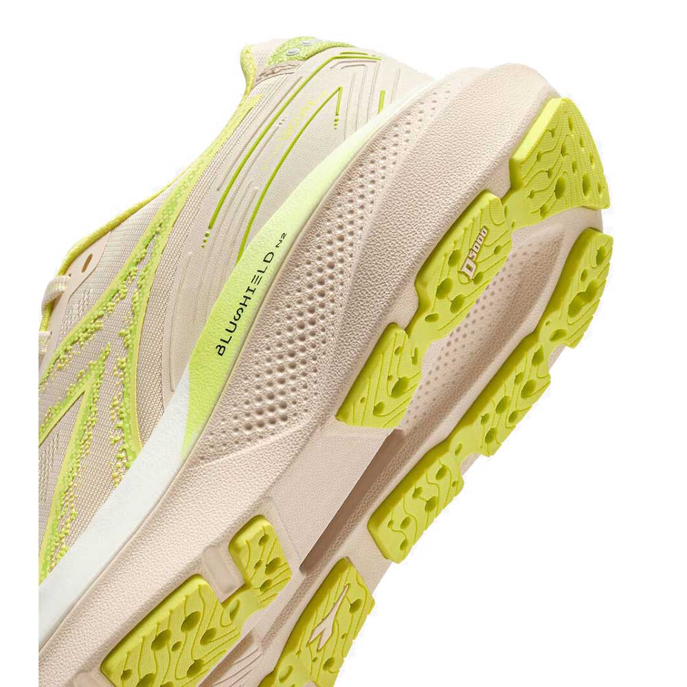 Women's Mythos Blushield Vigore 4 Running Shoe - Buttercream/Minced Quince - Regular (B)