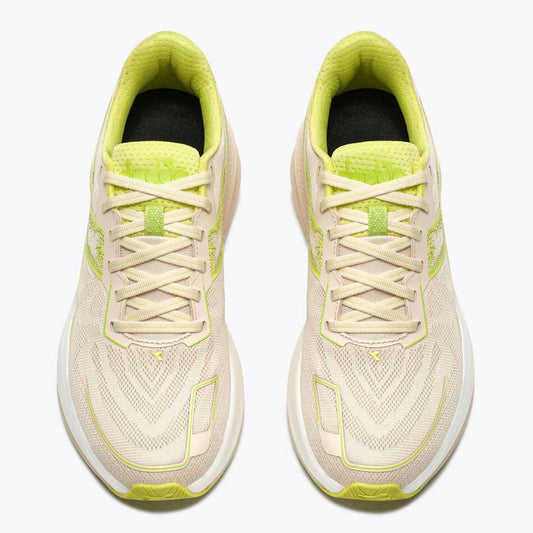 Women's Mythos Blushield Vigore 4 Running Shoe - Buttercream/Minced Quince - Regular (B)