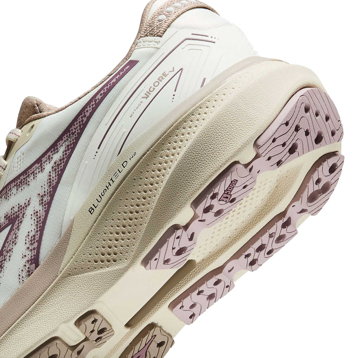 Women's Mythos Blushield Vigore 4 Running Shoe - Snow White/Almond Milk - Regular (B)