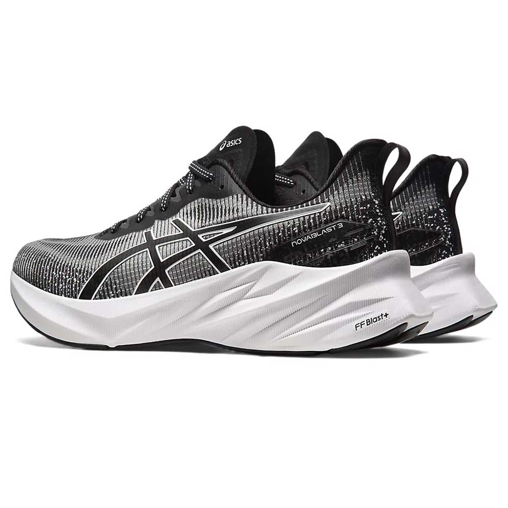 Men's Novablast 3 LE Running Shoe - Black/White - Regular (D)
