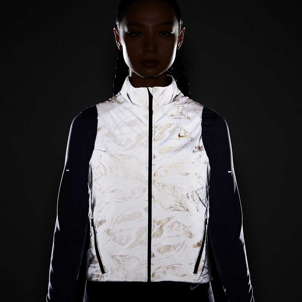 Women's Nike Swift Therma-FIT Reflective Vest - Vast Grey