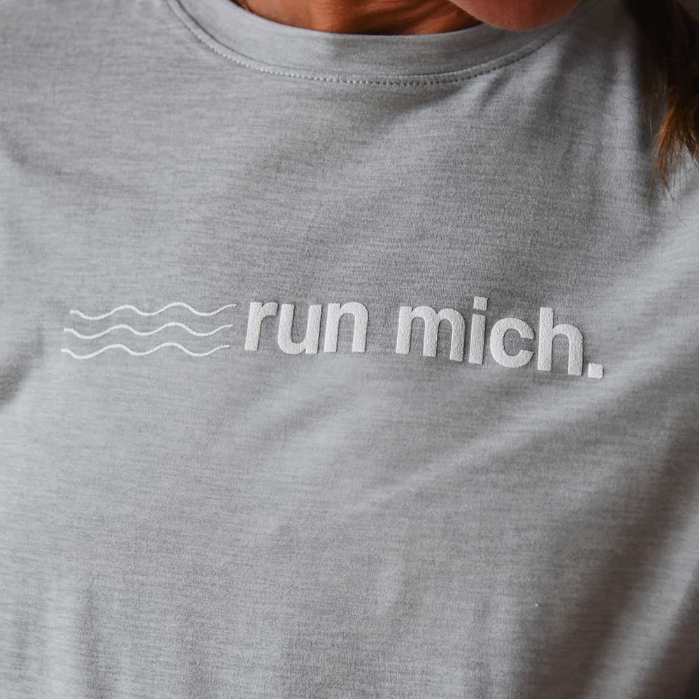 Women's Run Mich Waves Performance Tech Short Sleeve Classic Fit - Silver Cloud/White Woven Square Patch w/ Light Gray Gazelle