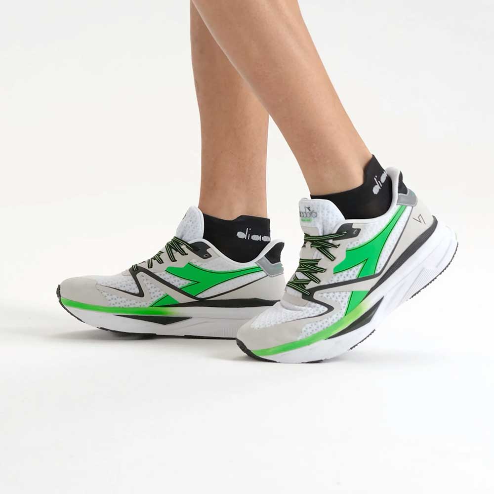 Men's Atomo V7000 Running Shoe - White/Green Fluo/Black - Regular (D)