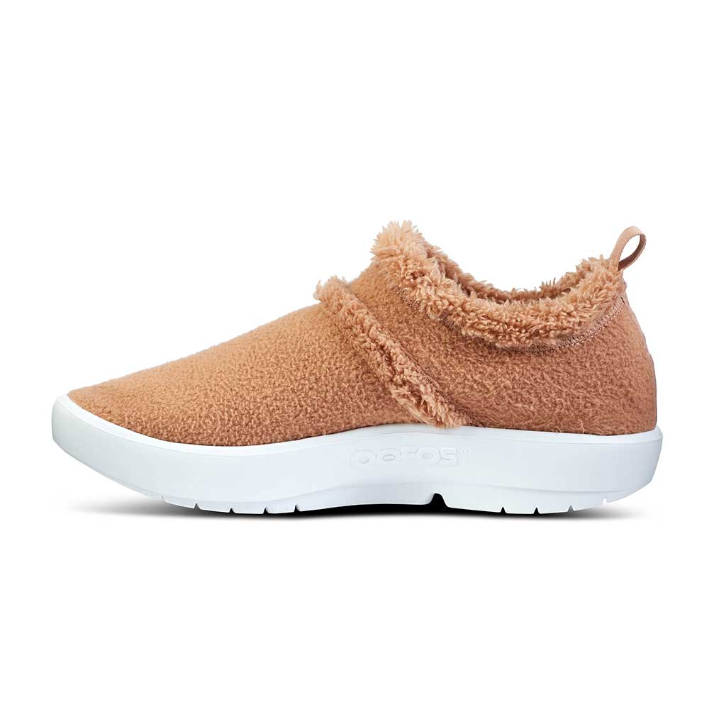 Women's OOcoozie Low Shoe Recovery Shoe - White/Chestnut